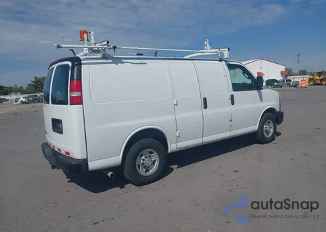 2017 Chevrolet Express 2500 Work Van z USA, uszkodzony, nr VIN 1GCWGAFF7H1118835